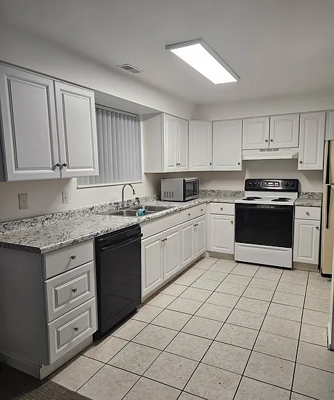 2534 S Park St — Photo 7
