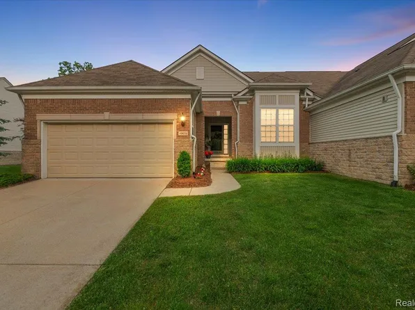 49676 Broadacre Dr #63, Macomb, MI 48042
