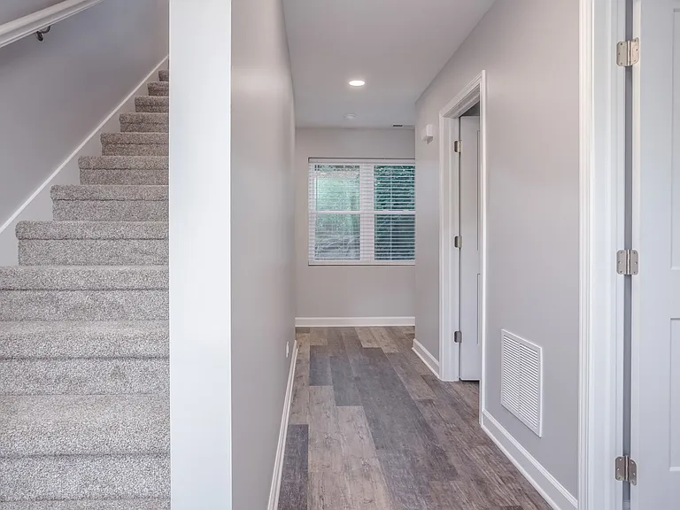 77 S Maple Ave — Photo 26