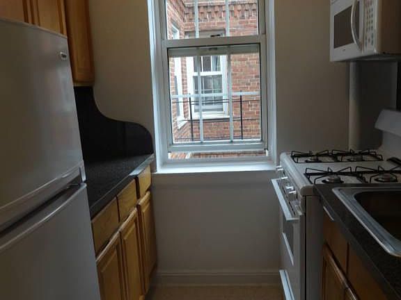 3rd image of 383 E 17th St APT 6E