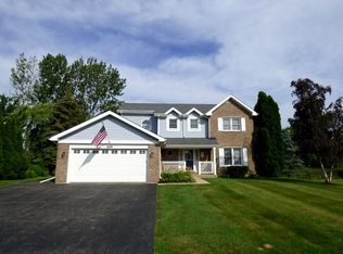 266 Waterford Dr, Lake Zurich, IL 60047