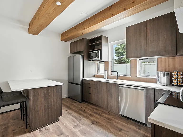 925 NE 23rd Ave #F — Photo 33