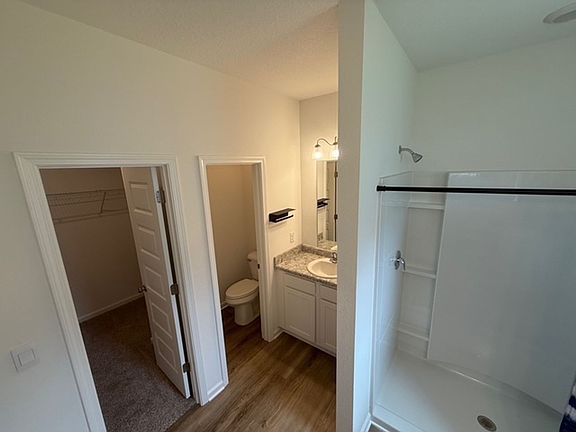 4th image of 80 Silverthorn St