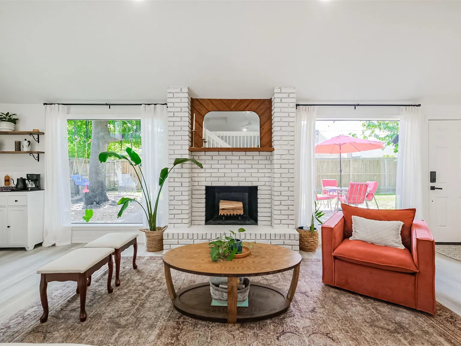 3 bed, 2.0 bath, 2660 sqft, $3,100 — Photo 4