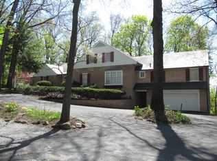 854 Valley Rd, Lancaster, PA 17601