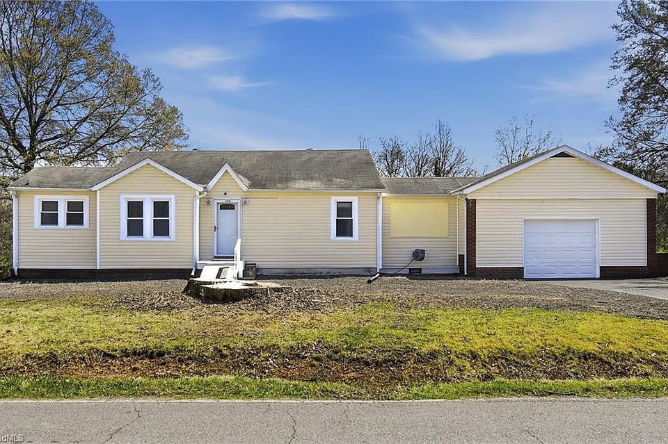1st image of 4585 Oak Ridge Dr