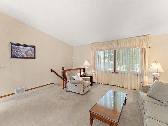 4th image of 5241 Vera Cruz Ave N