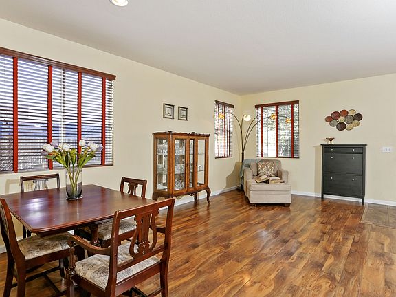 3rd image of 864 Downing Cir