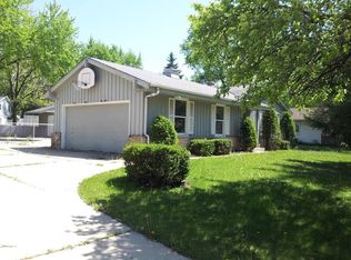 787 E Imperial Dr, Hartland, WI 53029