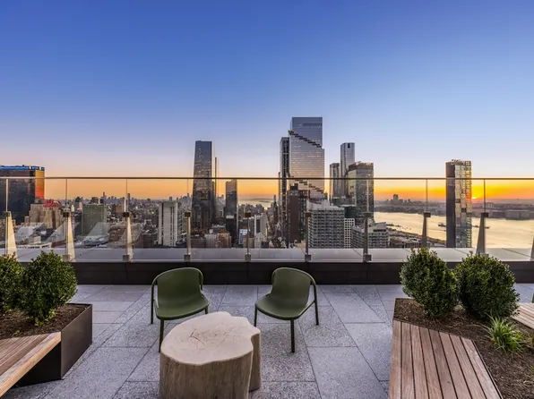 550 10th Avenue image 13 of 24