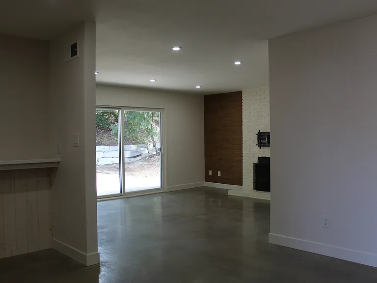 1135 Myra Ave — Photo 7