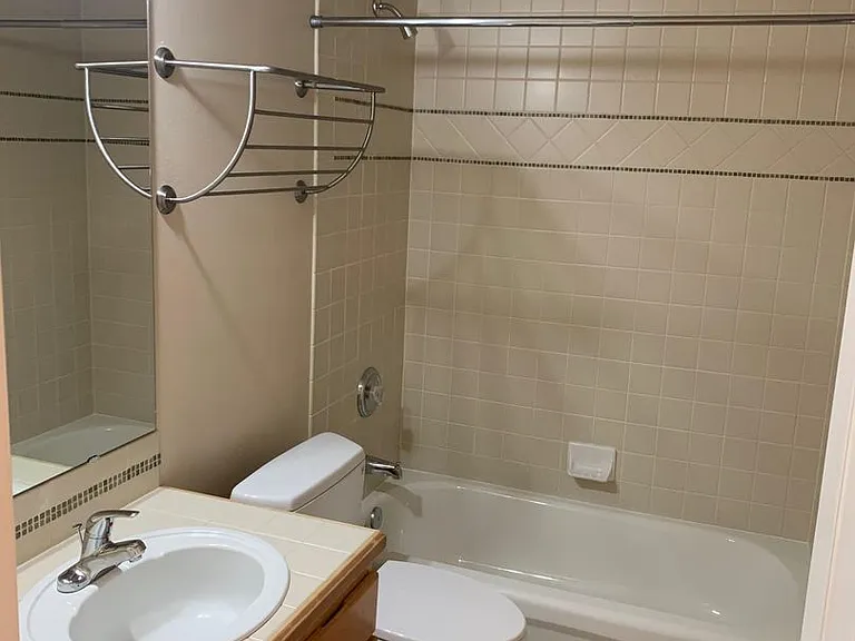443 NE Ravenna Blvd #C — Photo 25