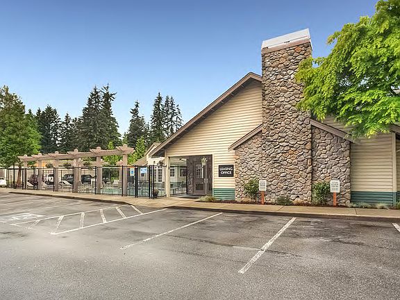 Mill Pointe Main Office and parking lot