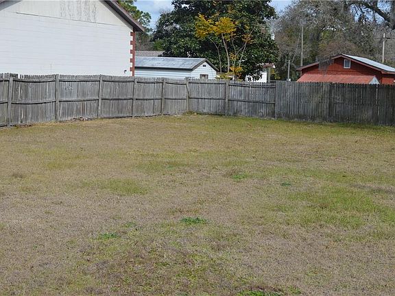 4th image of 13636 Parkwood St