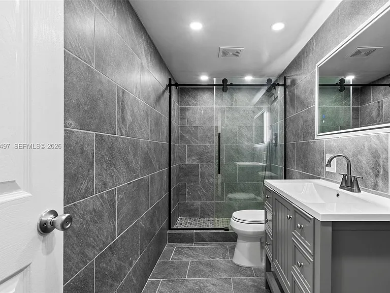 401 Golden Isles Dr #304 — Photo 8