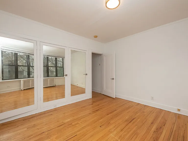800-810 Michigan — Photo 5