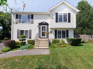 67 Vanstone Ave, Warwick, RI 02889