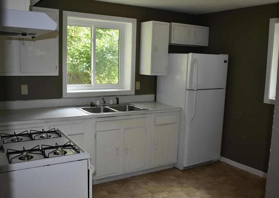 2nd image of 9128 Lexington Ave N #1