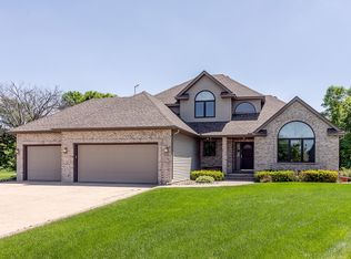 2132 Eagle Ridge Dr, North Mankato, MN 56003