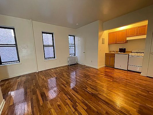 1st image of 220 E 29th St #3DS