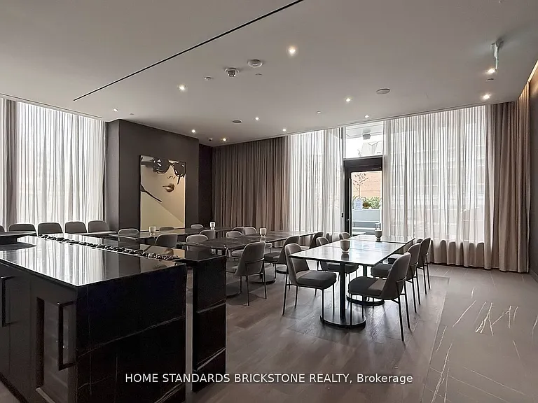 11 Yorkville Ave #6305 — Photo 32