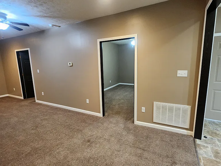 609 S Main St #B — Photo 10