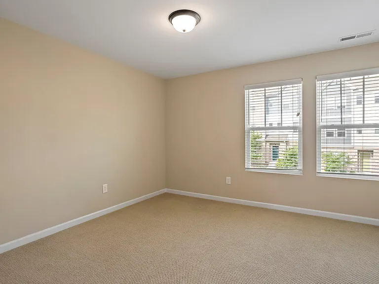 210 Adobe Pl — Photo 34