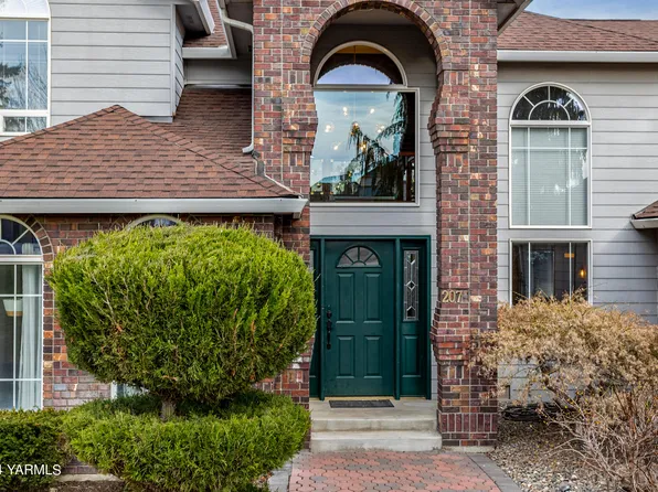 207 S 78th Ave, Yakima, WA 98908
