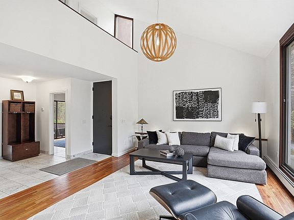 5th image of 400 Rutland St