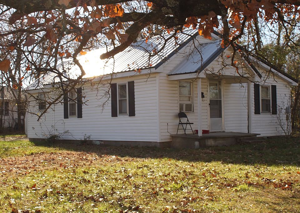 2nd image of 710 E Marshall St