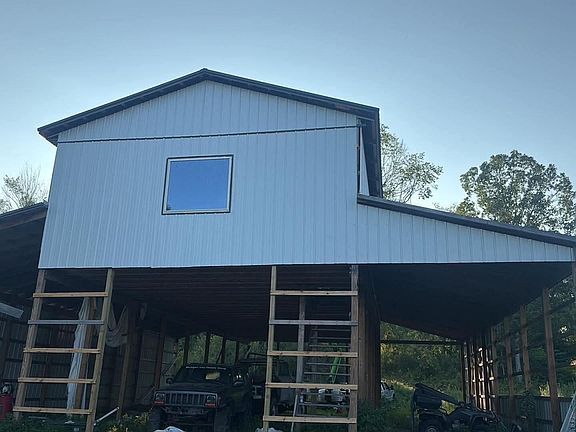3rd image of 17290 Pierce Rd