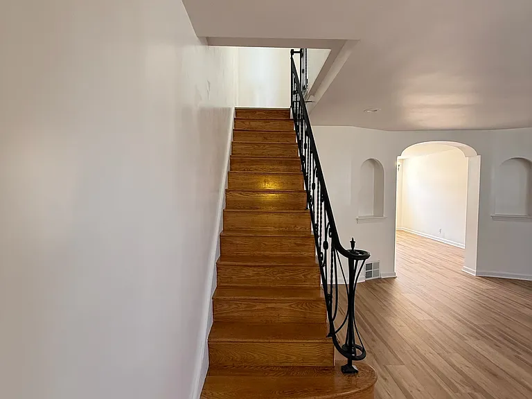 6805 Oakland St — Photo 9