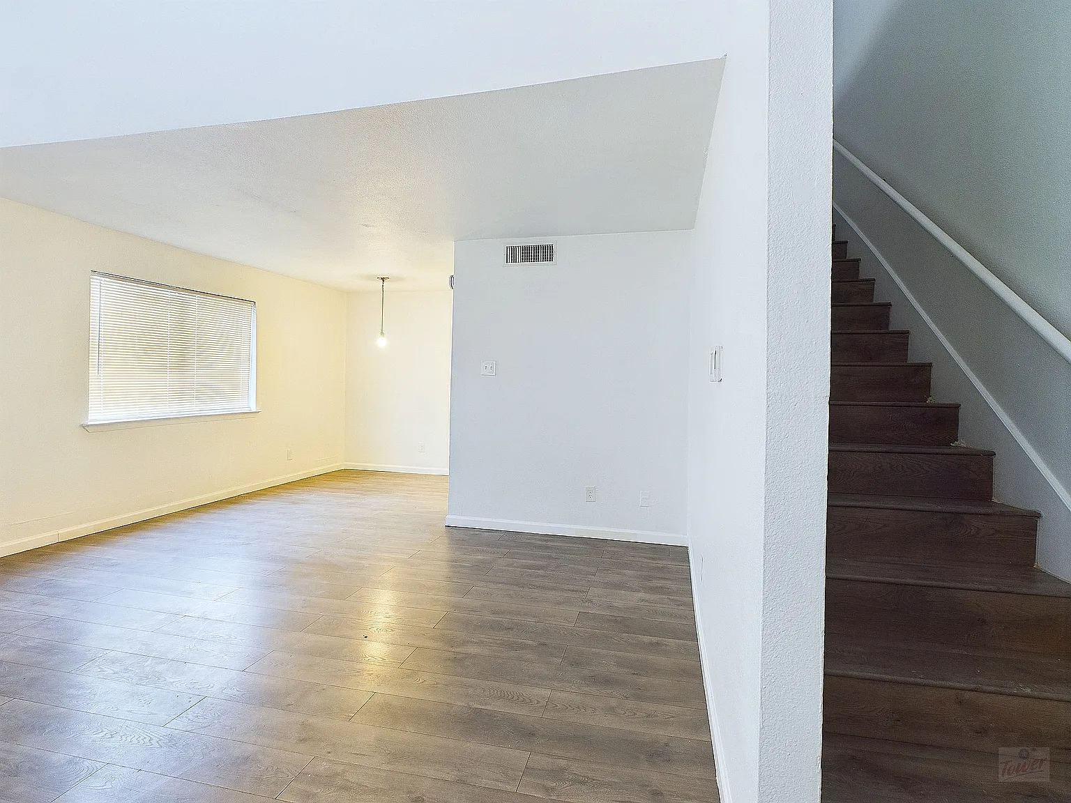 2124 Burton Dr — Photo 4