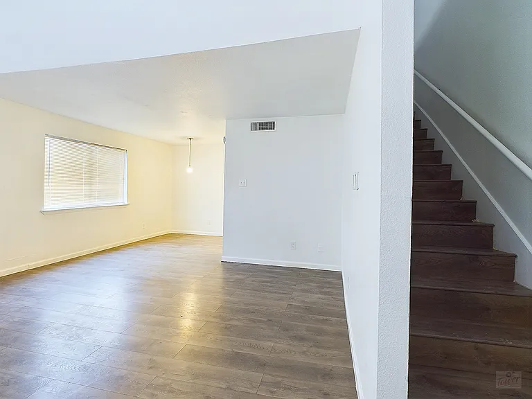2124 Burton Dr — Photo 4