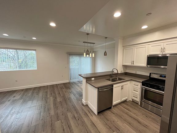 4th image of 14915 Roscoe Blvd Unit 304