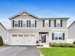 470 E Meadowdale Cir, Hampshire, IL 60140