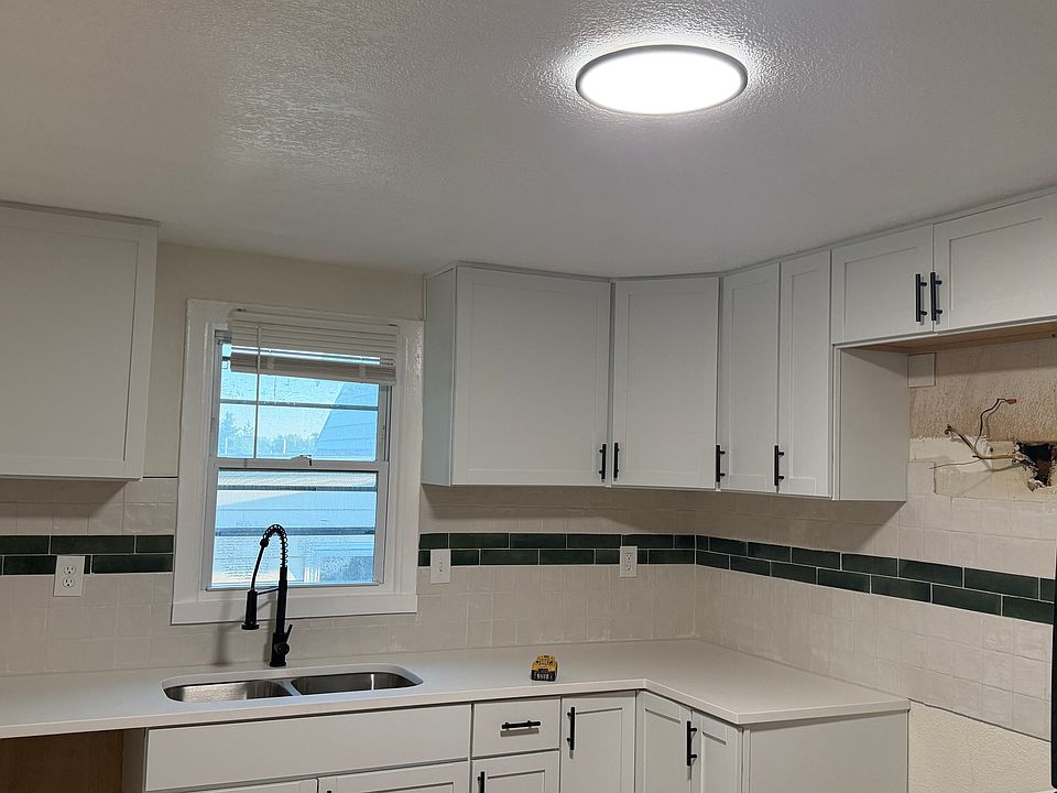 1st image of 4323 NE Winn Rd #4323