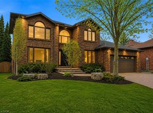 28 Deerview Ave, Hamilton, ON L9G 4R8