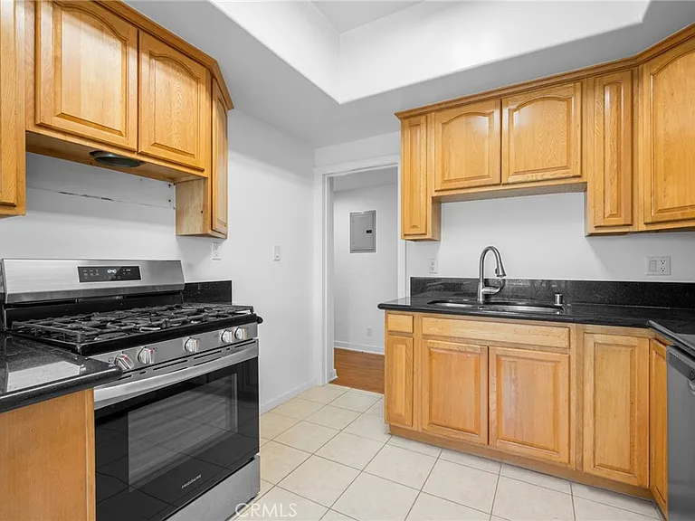 216 E Windsor Rd #2 — Photo 10