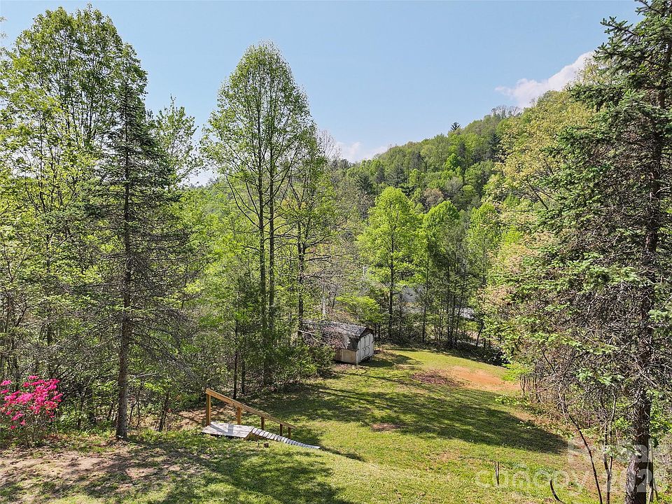 1st image of 144 Bent Pine Dr