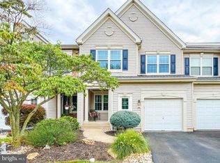 205 Julian Dr E, Warminster, PA 18974