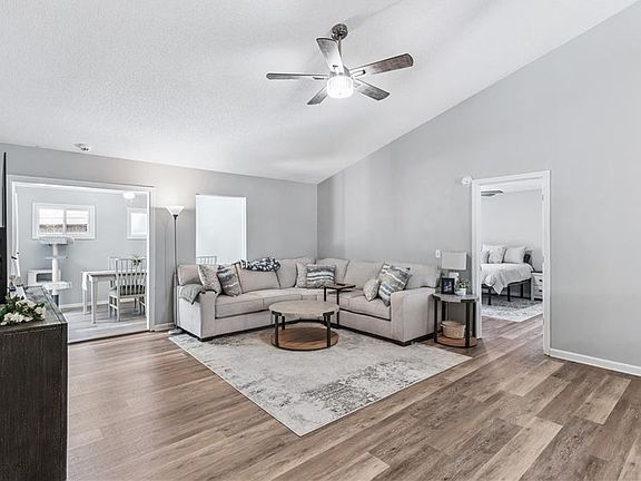 4th image of 223 Chestnut Ct