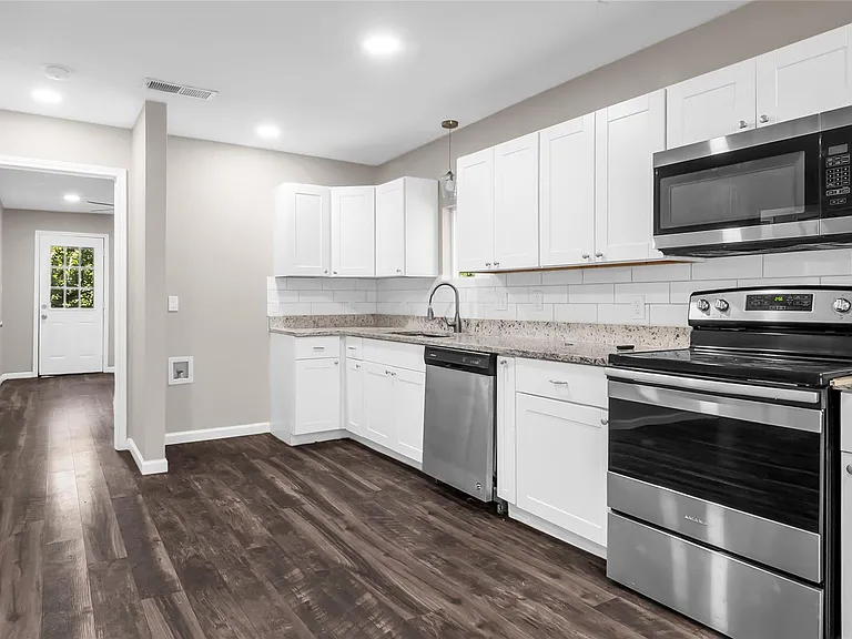 220 W Murray St — Photo 9