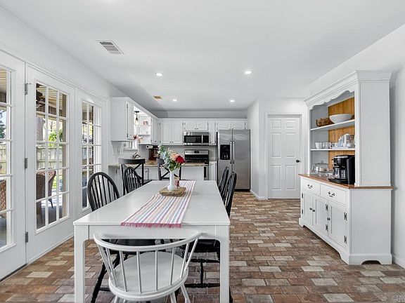 5th image of 1014 Spring Creek Cv