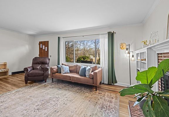 4th image of 3507 Edwards Rd