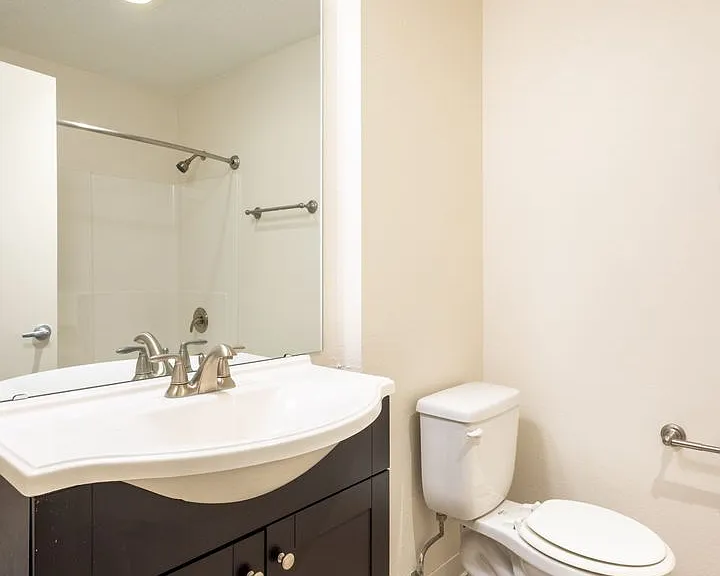 Beverly Grove Apartments — Photo 44