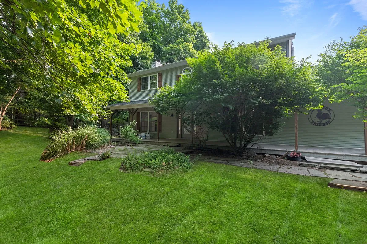 6 bed, 6.0 bath, 5500 sqft, $3,600 — Photo 1