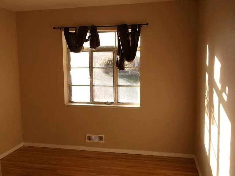 305 Crestone Ave — Photo 17