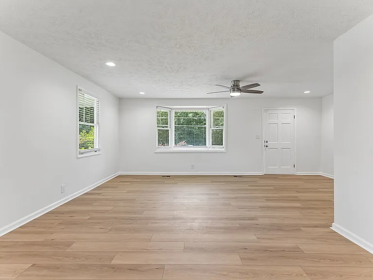 1001 Lakeside Dr — Photo 18