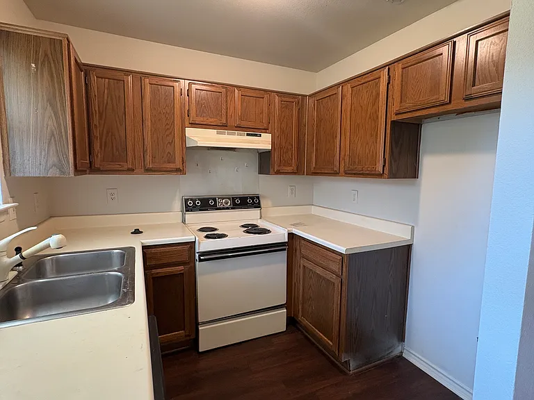 714 Hillcrest Ct — Photo 9